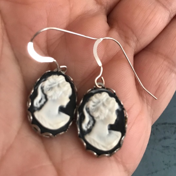 🩷❤️🩷❤️RLDesigns handmade 🇨🇦 Very Victorian sterling cameo goth earrings - Picture 3 of 7